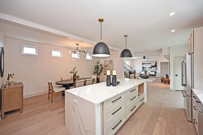 Building Photo - 3 Bed, 3.5 Bath - Modern, sleek & steps from Wasson Way!