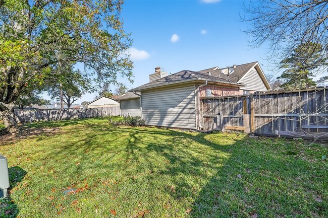 Building Photo - 14035 Utopia Dr