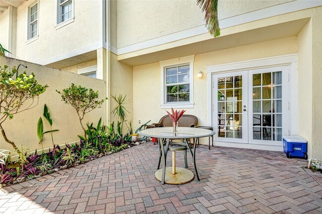 Building Photo - 1061 NW 18th Ave