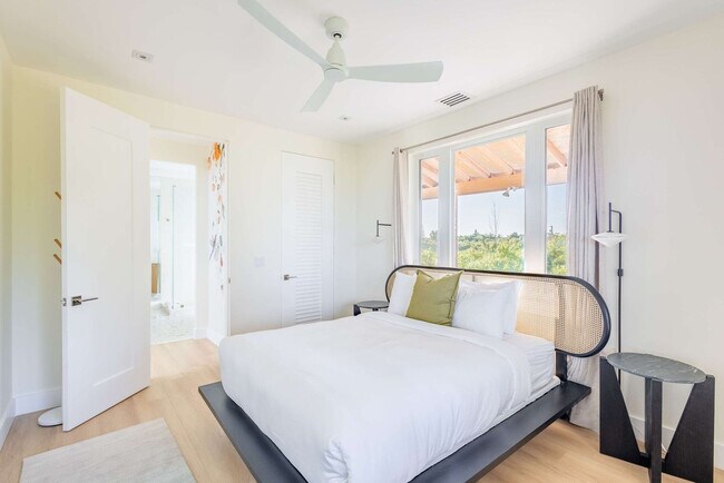 Building Photo - 18954 Acosta Rd