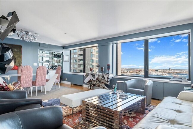 Building Photo - 65 E India Row