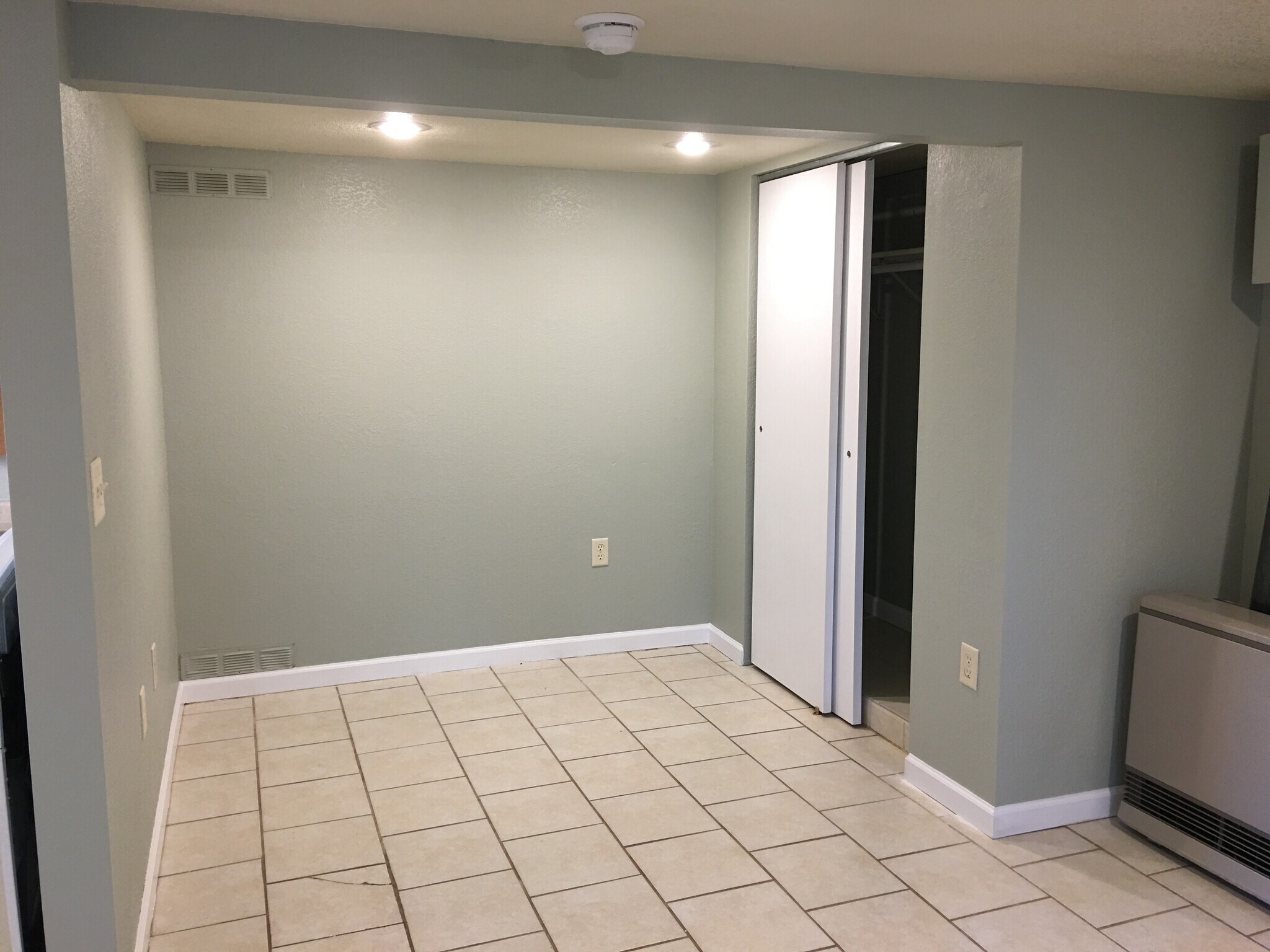 Bedroom - 725 E 5th St