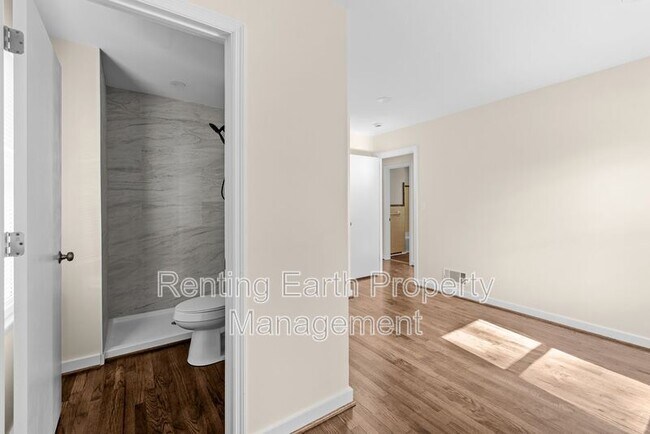 Building Photo - 1153 Linwood St