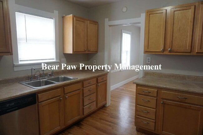 Building Photo - Cute Bungalow in Established Lakewood Neighborhood!