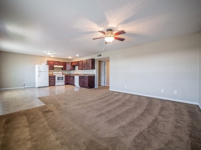 Building Photo - 212-214 E 1st Duplex