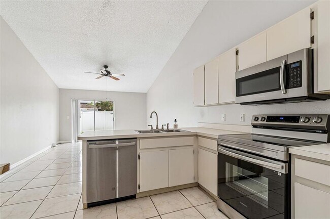 Building Photo - 10105 Sea spray Pl