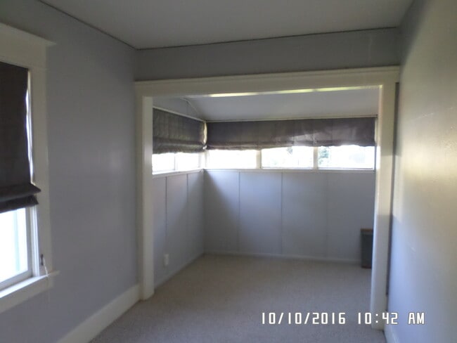 Building Photo - Vintage 1 Bedroom Home!