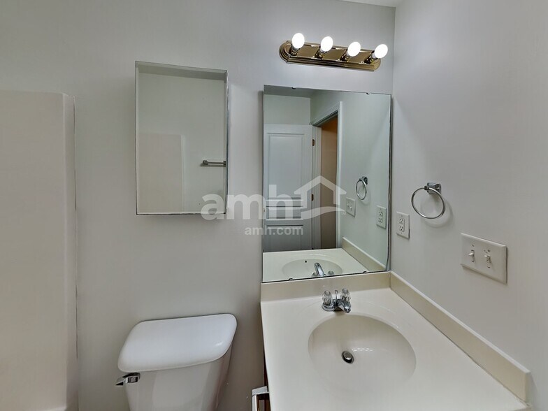 Building Photo - 9149 Glenashley Dr