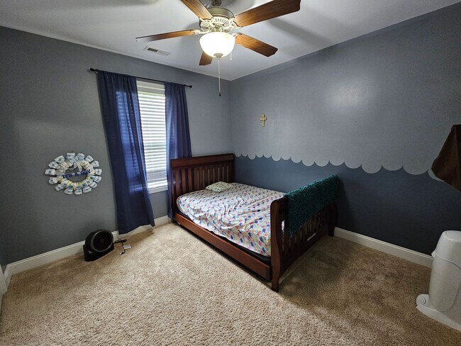 Building Photo - Gorgeous and Spacious 4 Bedroom Home!