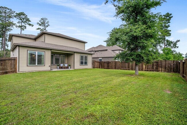 Building Photo - 14261 Lake Lodge Dr