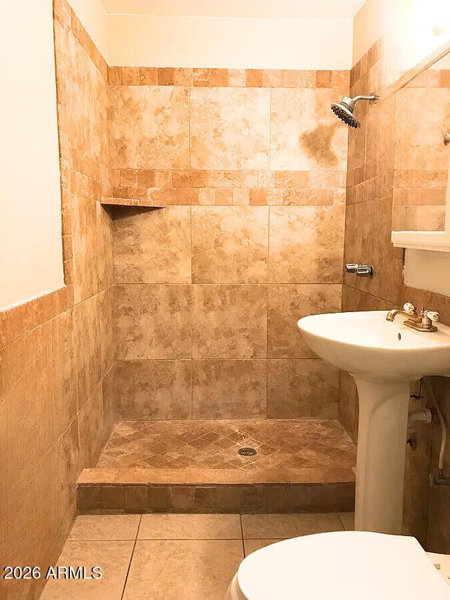 Building Photo - 8238 W Monroe St