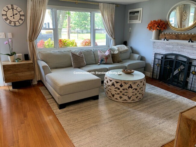 Building Photo - 53 Gale St