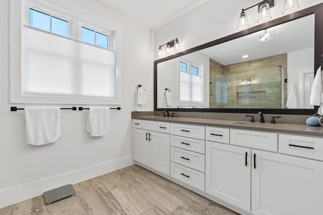 Building Photo - 1100 Hidden Hills Cir