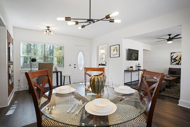 Building Photo - 2234 Edgemore Dr SE