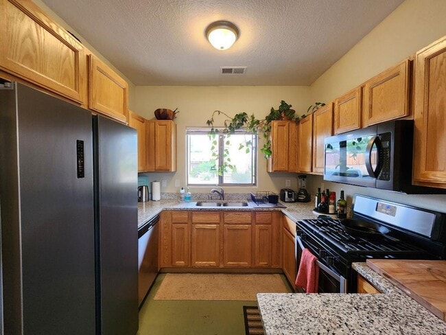 Building Photo - 4028 Paseo del Sol