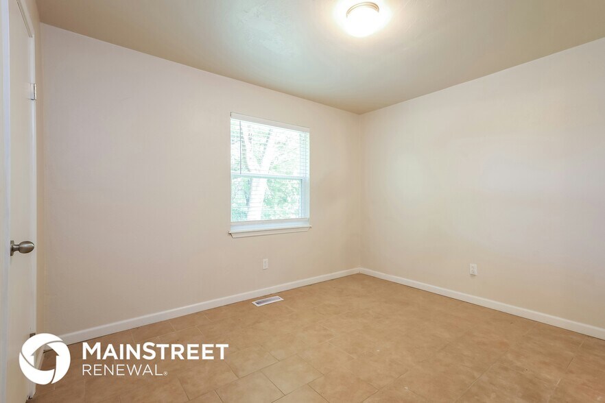 Building Photo - 4400 N Shadybrook Dr