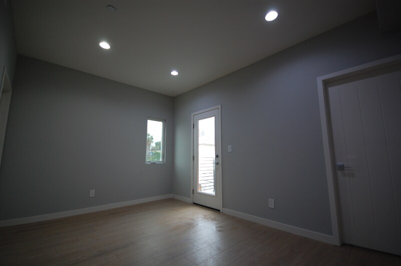 Building Photo - 648 N Serrano Ave