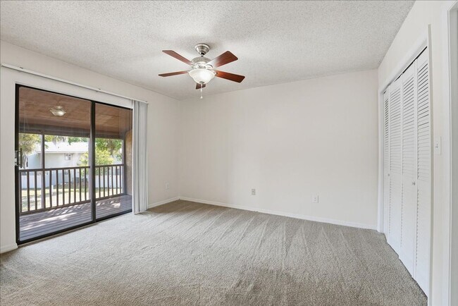 Building Photo - 1428 Oak Pl