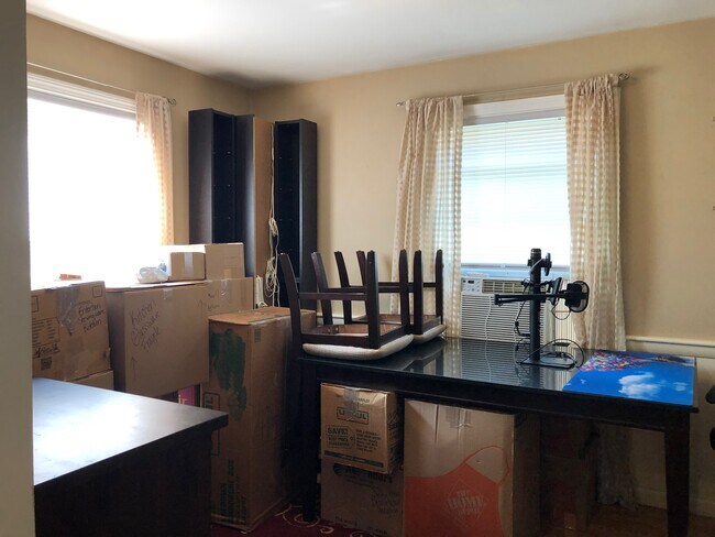 Building Photo - 112 Rowe St