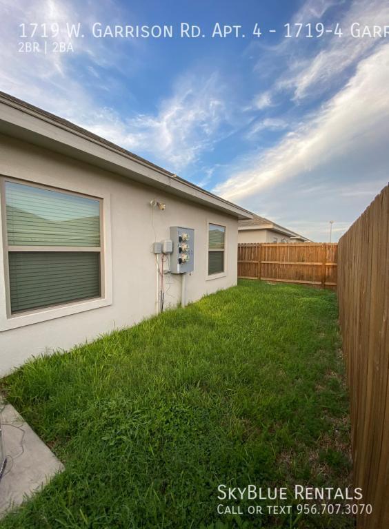 Building Photo - 1719 W Garrison Dr