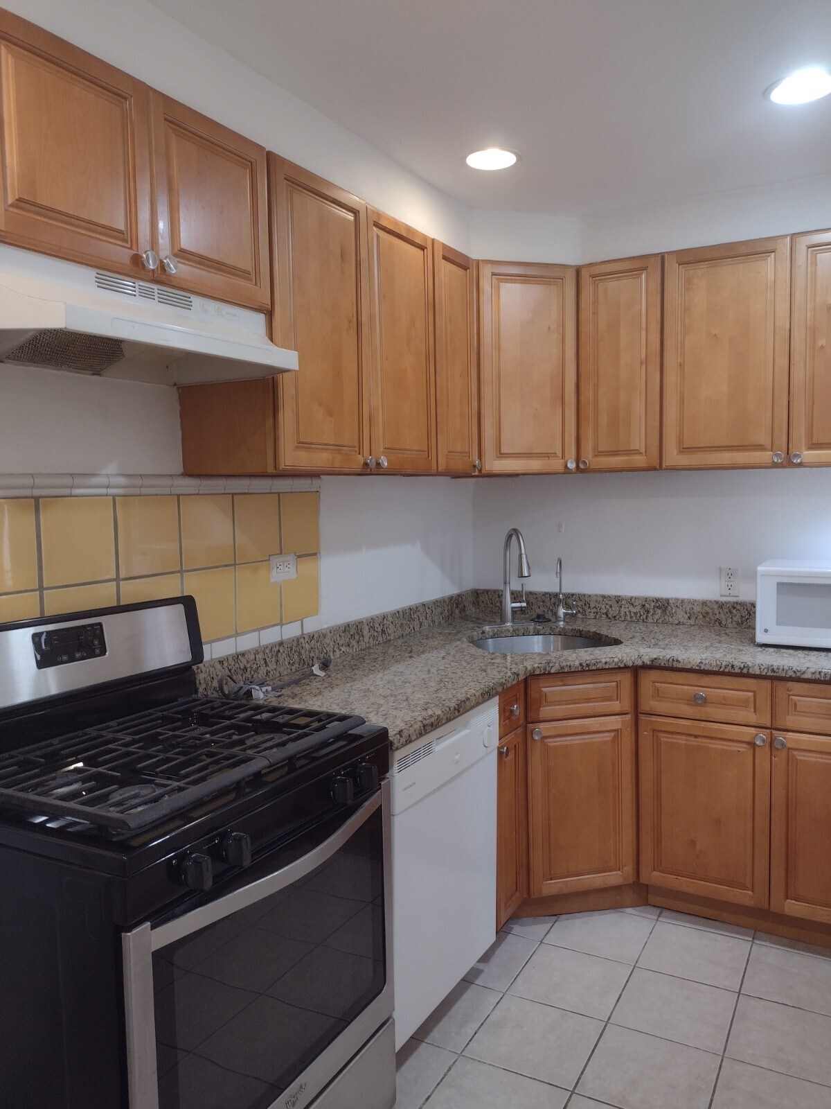 kitchen - 2128 Pemberton St