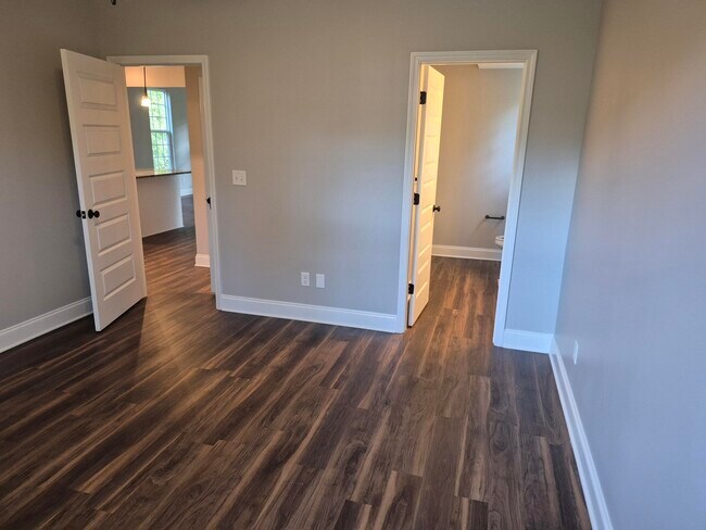 Building Photo - 2277 Pund Ave