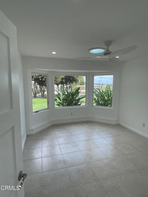 Building Photo - 1148 Colina Vista