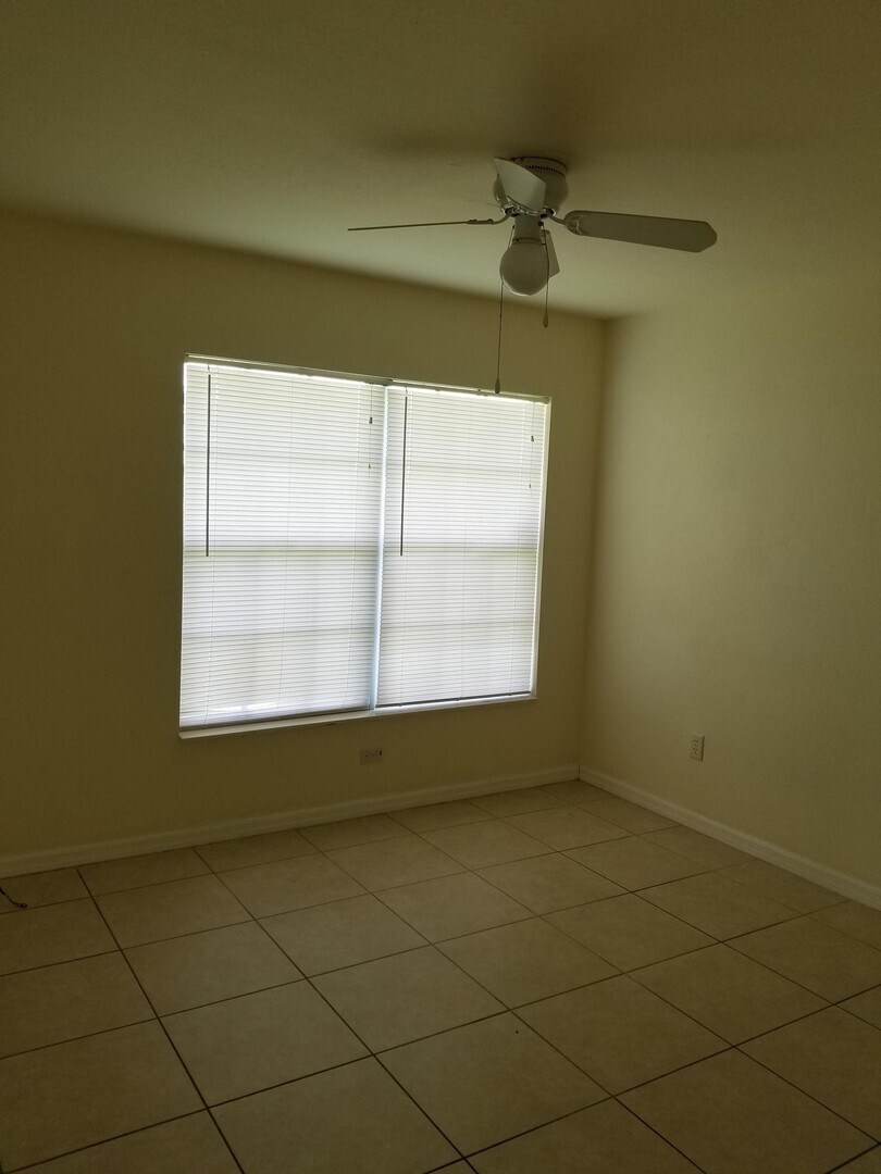 Building Photo - 4616-4618 24th St Sw