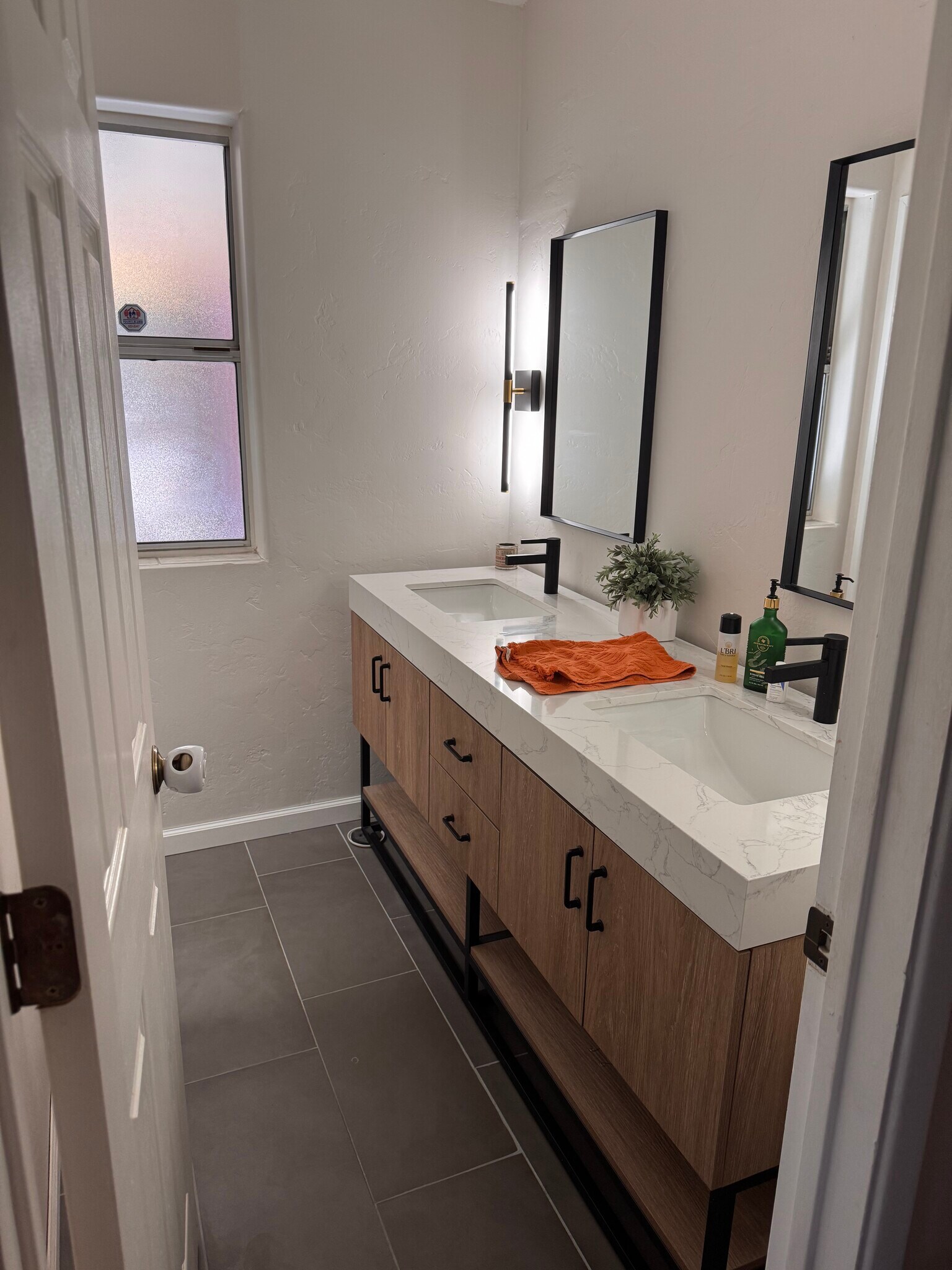 Building Photo - 141 S Charleston Ave