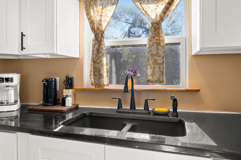 Building Photo - 105 Hi View Dr