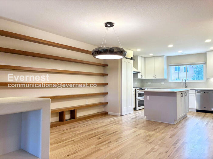 Building Photo - 1745 Venice Ln