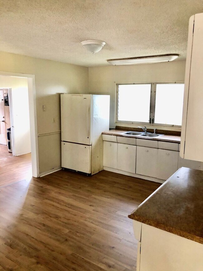 Primary Photo - Beautiful 5BR/1BA Zephyrhills Home w/Brand...