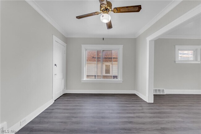 Building Photo - 1221 E 168th St