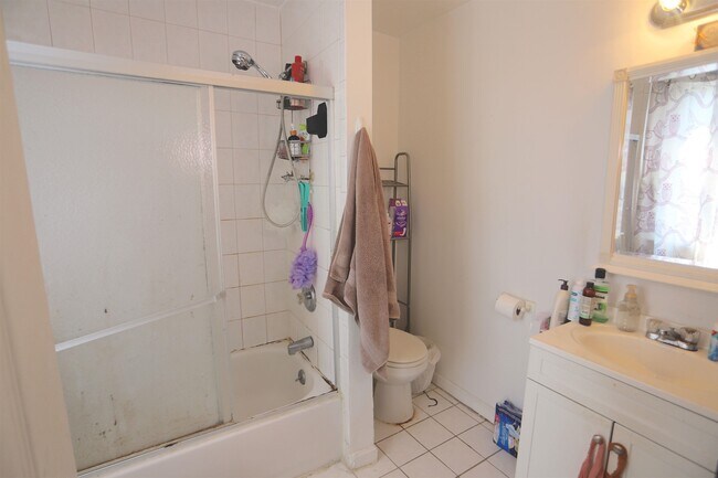 Building Photo - 423 Jackson St