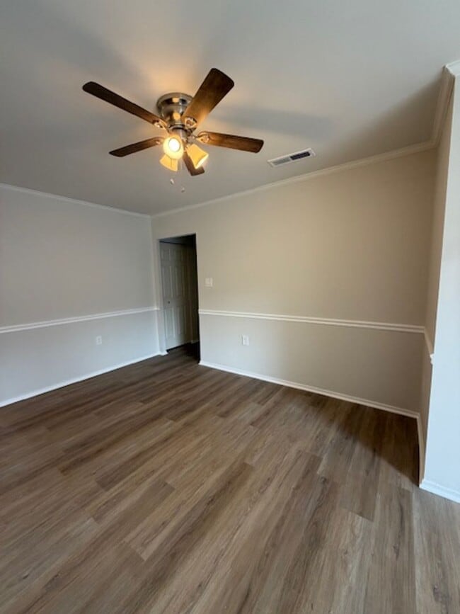 Building Photo - SPACIOUS 2 BEDROOM 2 BATH CONDO IN CENTER CT