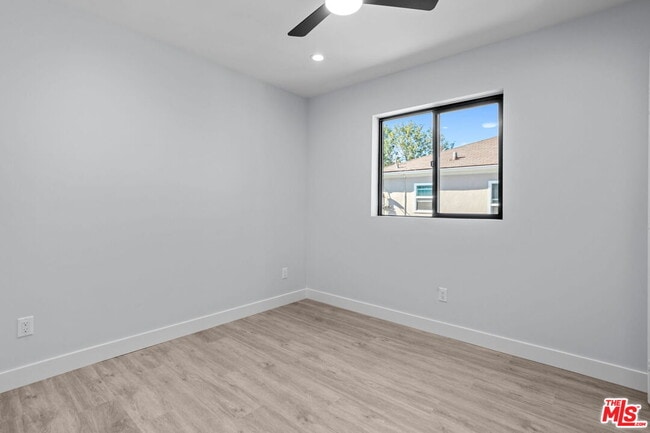 Building Photo - 1518 1/2 Stearns Dr