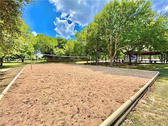 Building Photo - 1056 Winnsboro Lp