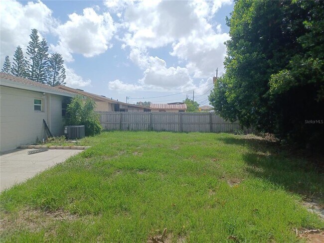Building Photo - 8448 76th Ave N