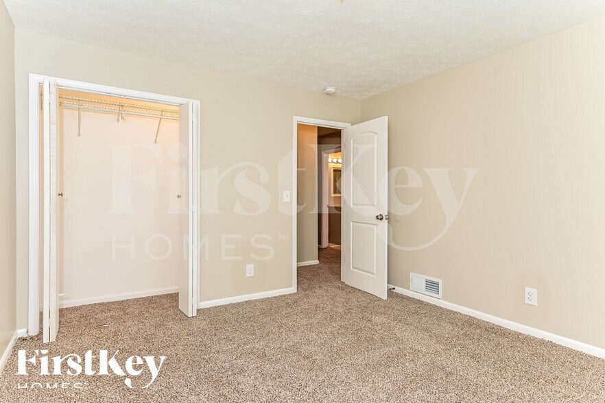 Building Photo - 2264 Country Club Dr SE