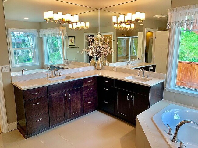 Building Photo - "Discover Your Dream Home: Spacious 4-Bedroom Sanctuary with 3 Full Baths in Beautiful Anchorage!"