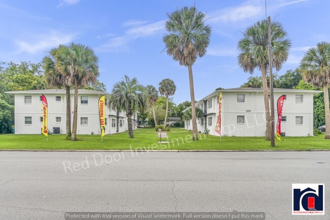 Building Photo - **MOVE IN SPECIAL** Renovated Spacious 2/2~w/All-in One Washer/Dryer & New AC~Deland
