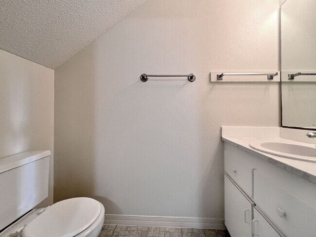 Building Photo - Two-Bedroom Townhome in Winter Haven