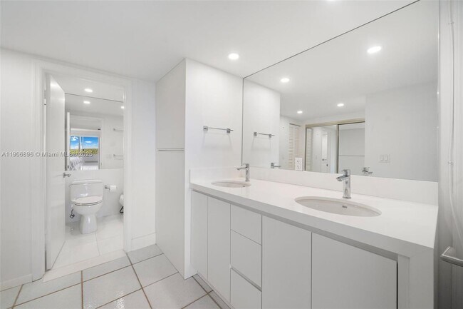 Building Photo - 155 Ocean Ln Dr