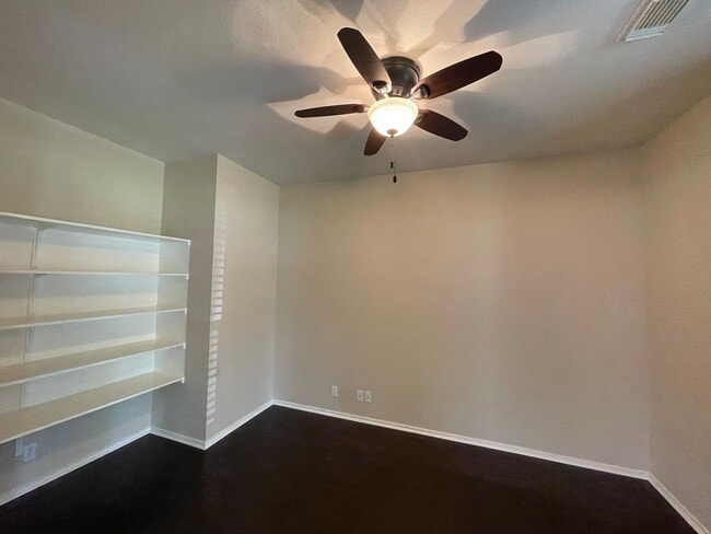 Building Photo - Beautiful single-story home in desirable Vista Oaks Subdivision