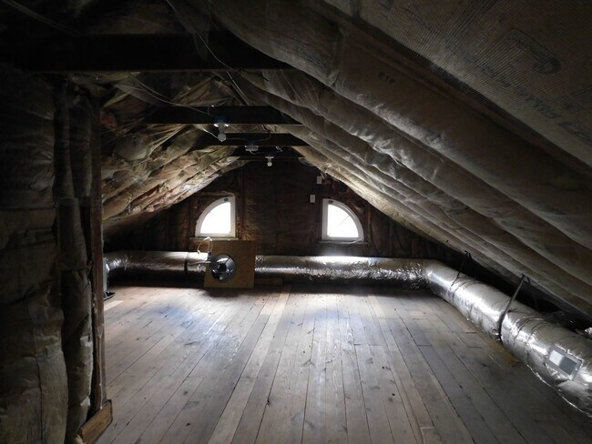 Building Photo - Price Reduced!! Fantastic mix of charm and updates!