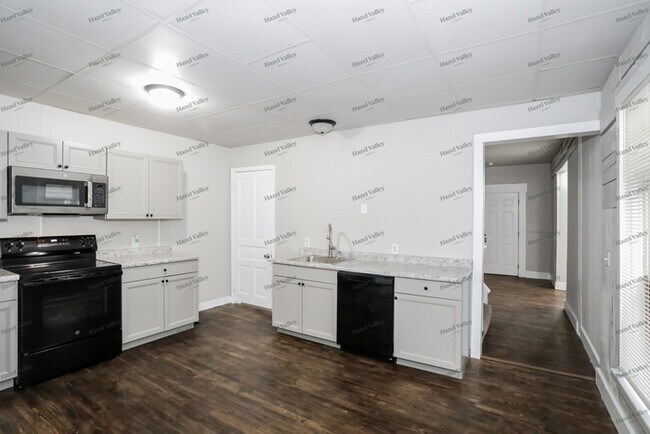 Building Photo - 2018 Howard Ave