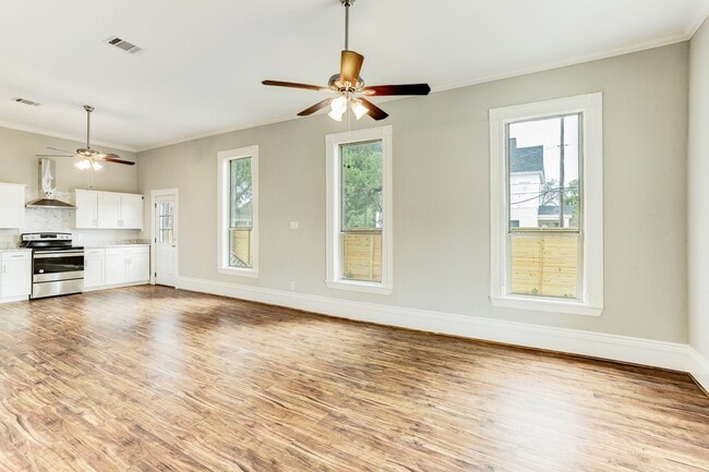 Building Photo - 2721 Engelke St