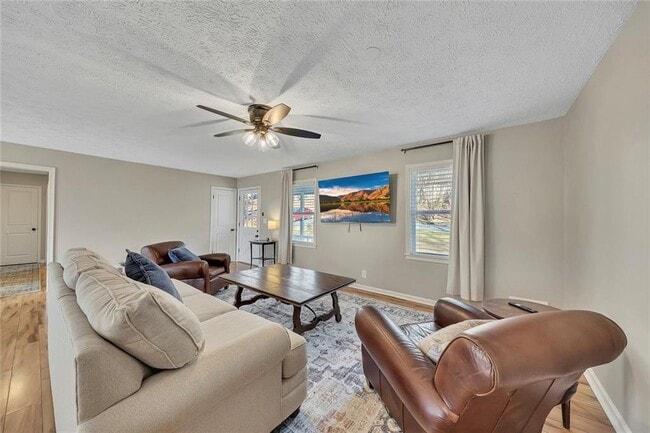 Building Photo - 303 Nottingham Dr