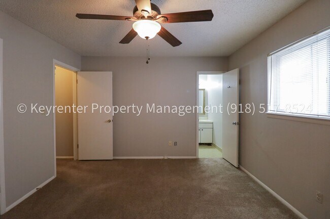 Building Photo - 6125 S Troost Ave