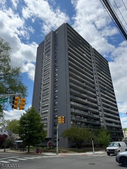 Building Photo - 285 Aycrigg Ave